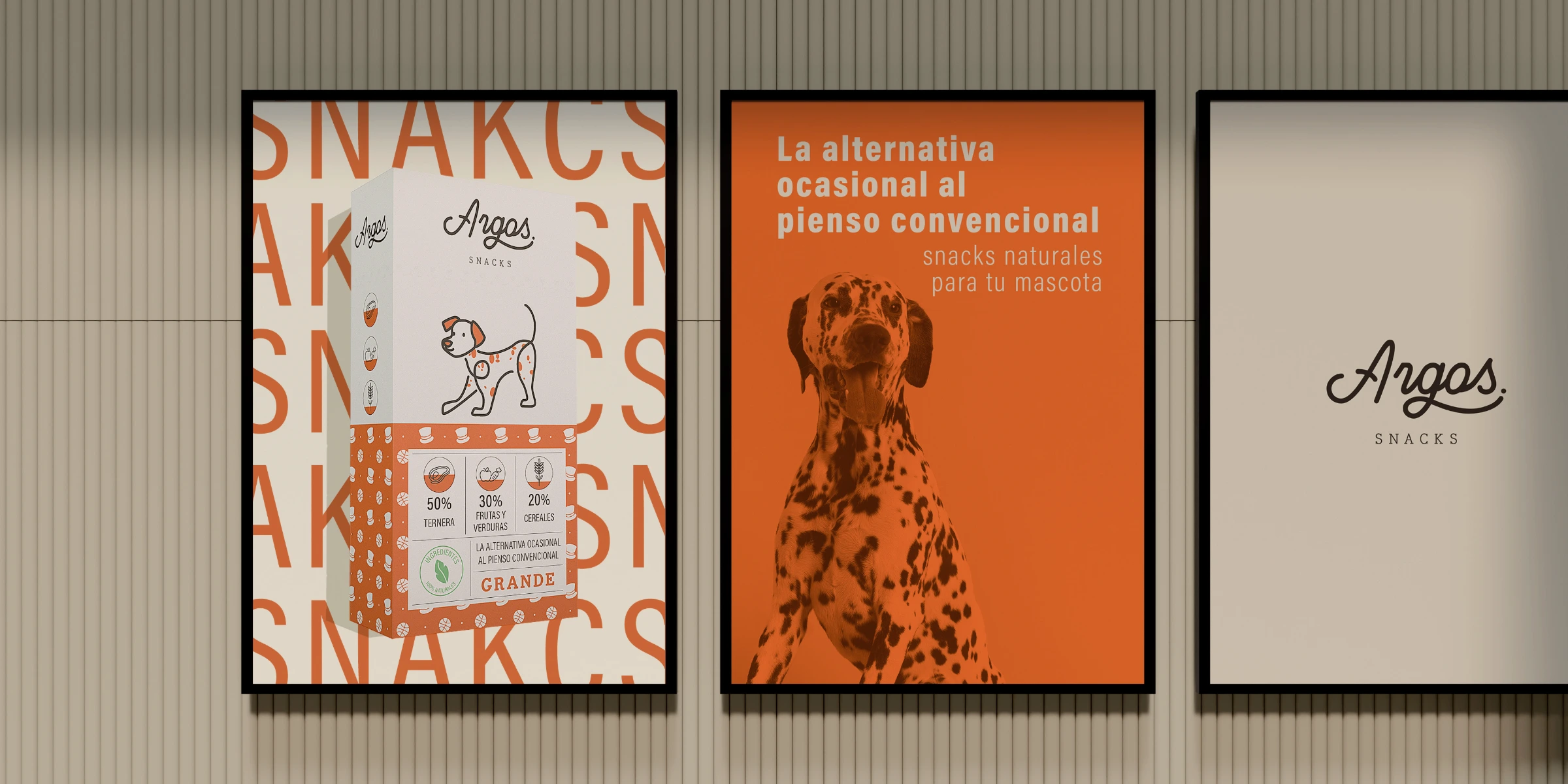 Carteles de Argos con la caja, el dálmata y el logotipo